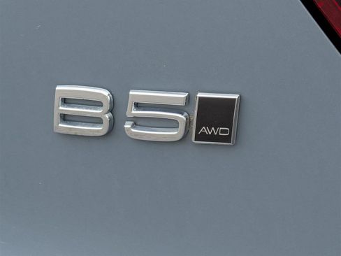 Used 2023 Volvo XC40 B5 Ultimate image 10