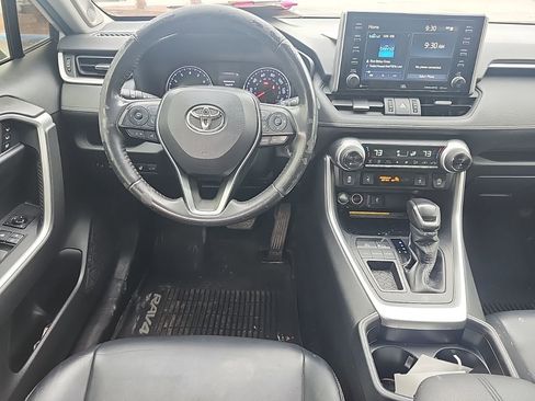 Used 2020 Toyota RAV4 XLE Premium image 10