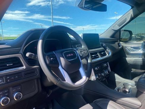 Used 2024 GMC Yukon XL SLT AWD/4WD image 11