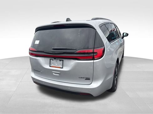 New 2026 Chrysler Pacifica Limited w/ S Appearance Package image 5