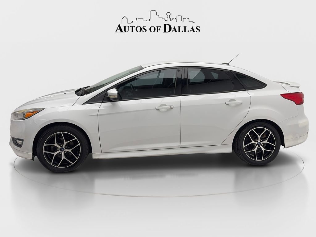 Used 2016 Ford Focus SE w/ SE Sport Package FWD image 5