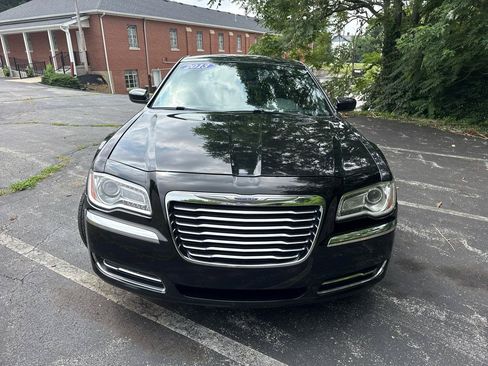 Used 2013 Chrysler 300 RWD image 6