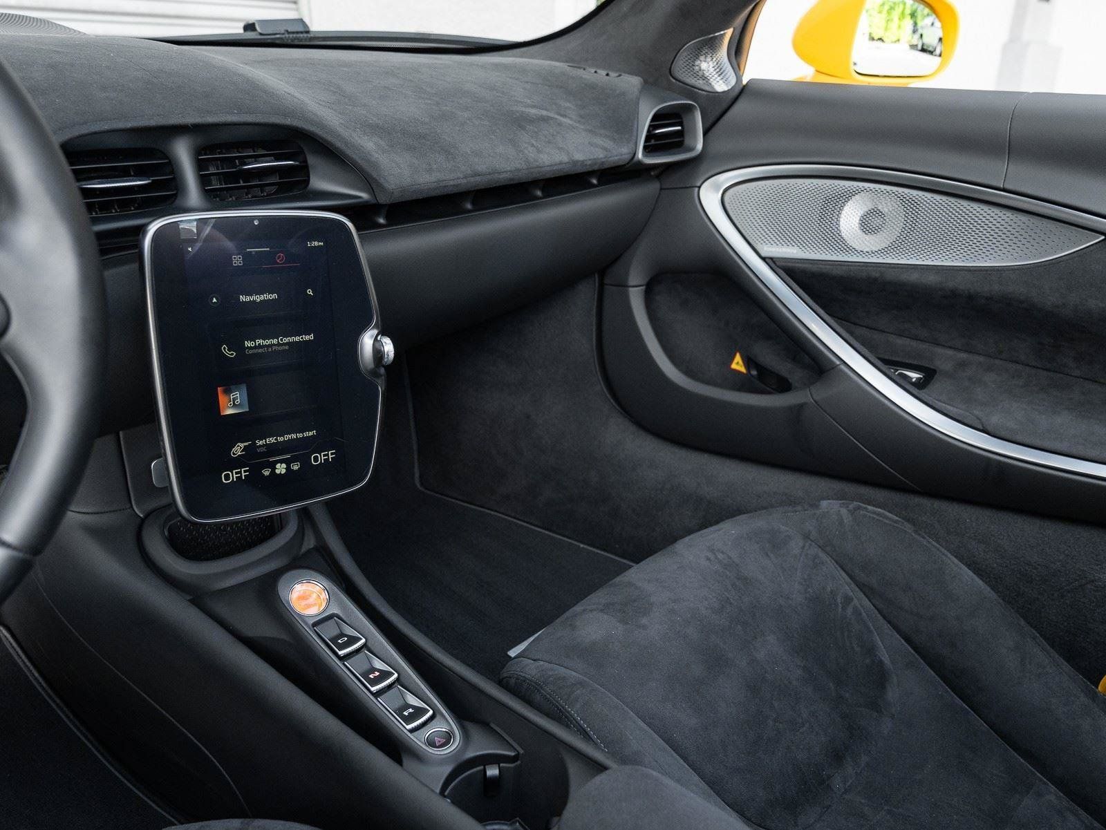 Used 2025 McLaren Artura Spider RWD image 30