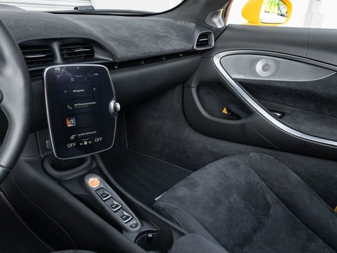 Used 2025 McLaren Artura Spider RWD image 30