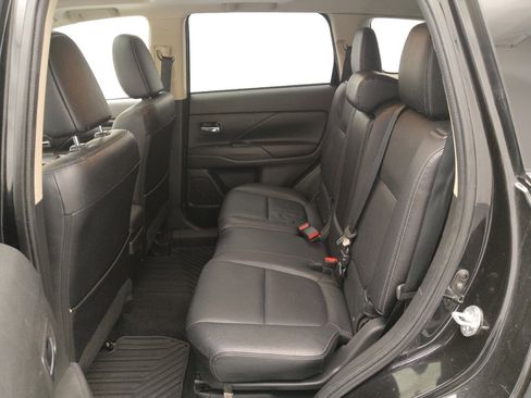 Used 2017 Mitsubishi Outlander GT image 18