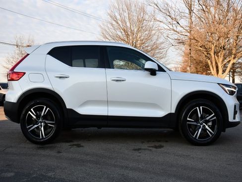 Certified 2025 Volvo XC40 B5 Core image 8
