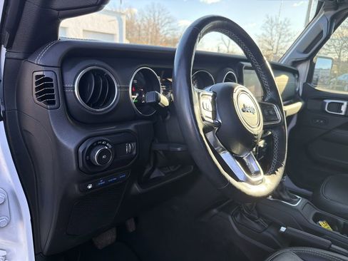 Used 2023 Jeep Wrangler Unlimited Sahara w/ Cold Weather Group image 21