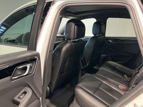 Used 2025 Porsche Macan Turbo image 29