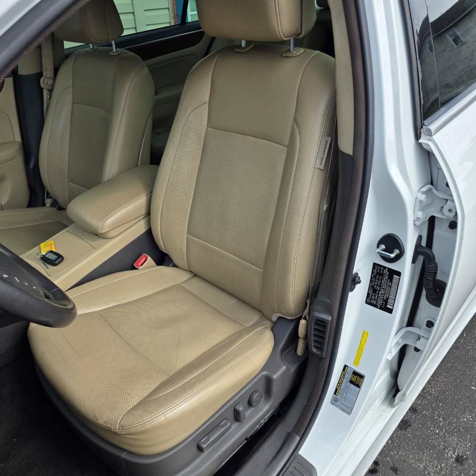 Used 2013 Hyundai Genesis 3.8 RWD image 23