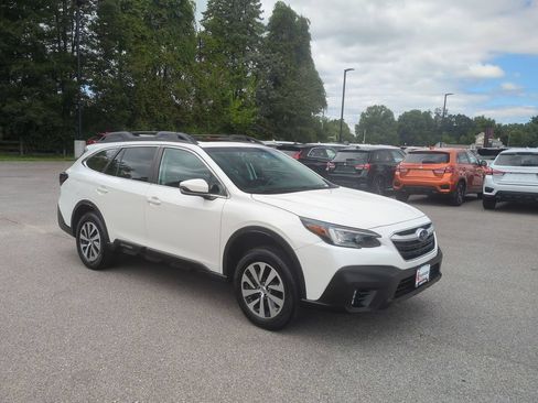 Used 2022 Subaru Outback Premium AWD/4WD image 3