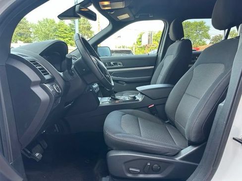 Used 2019 Ford Explorer XLT w/ Equipment Group 201A AWD/4WD image 10
