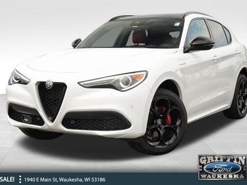 Used 2023 Alfa Romeo Stelvio Veloce image 1