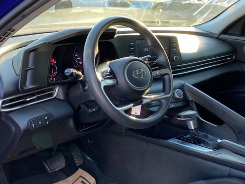 Used 2021 Hyundai Elantra SE image 9