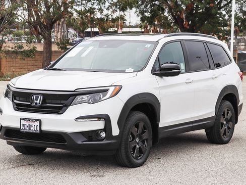 Certified 2022 Honda Pilot TrailSport image 3