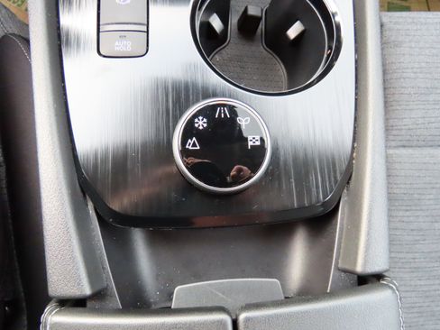 Used 2023 Nissan Rogue SV image 30