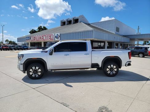 Used 2024 GMC Sierra 2500 Denali w/ Denali Reserve Package AWD/4WD image 2