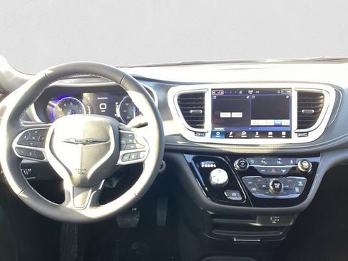 New 2026 Chrysler Pacifica Select image 11