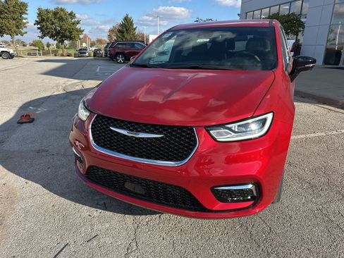 New 2026 Chrysler Pacifica Select image 11