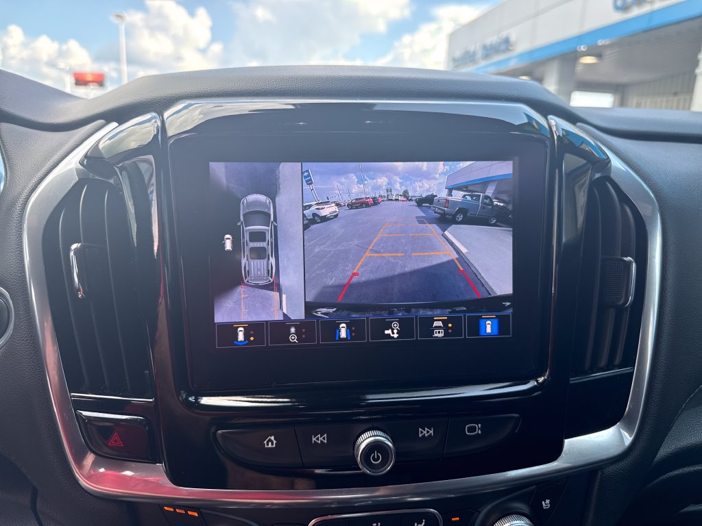 Used 2023 Chevrolet Traverse High Country FWD image 34