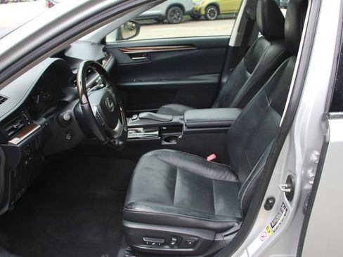 Used 2013 Lexus ES 350 w/ Luxury Pkg FWD image 17