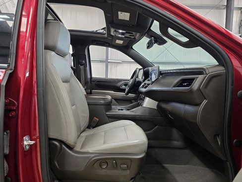 Used 2021 Chevrolet Suburban Z71 w/ Z71 Signature Package AWD/4WD image 32