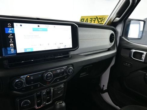 Used 2025 Jeep Wrangler Sport S image 21