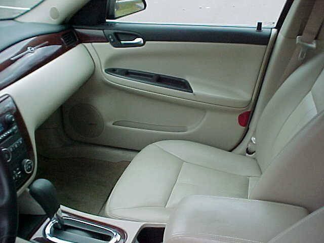 Used 2009 Chevrolet Impala LT w/ Luxury Edition Package FWD image 22