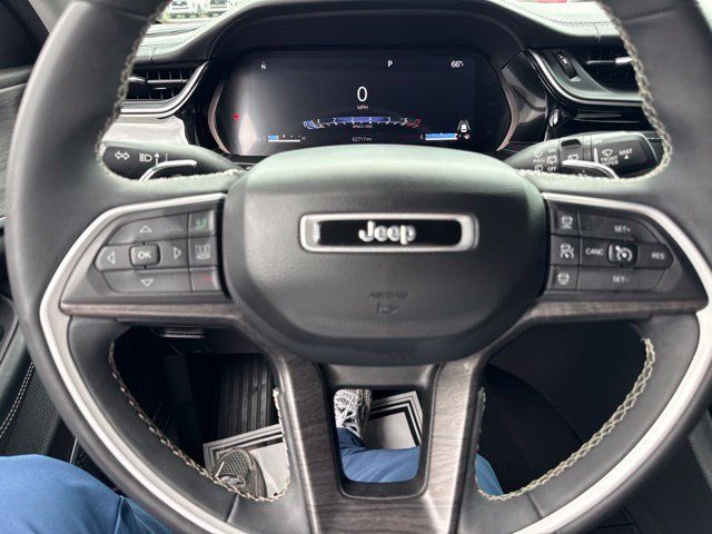 Used 2023 Jeep Grand Cherokee Limited w/ Black Appearance Package AWD/4WD image 23