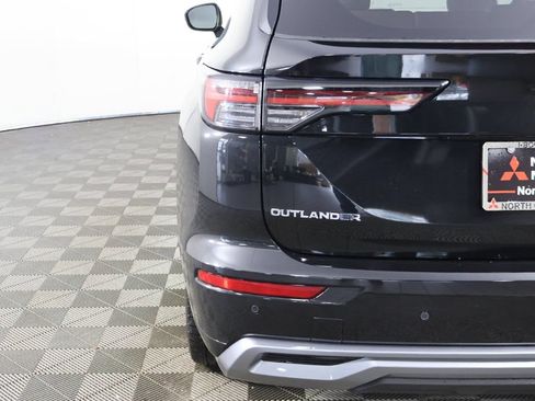 Used 2025 Mitsubishi Outlander AWD image 21