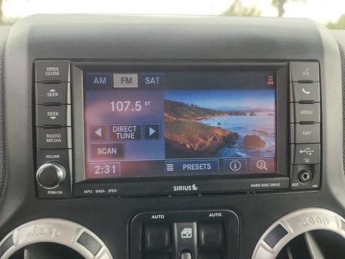 Used 2014 Jeep Wrangler Unlimited Rubicon w/ Connectivity Group AWD/4WD image 29