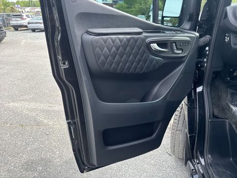 Used 2024 Mercedes-Benz Sprinter 3500 image 32