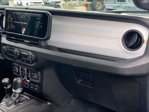 Used 2024 Jeep Wrangler Unlimited Sport AWD/4WD image 18
