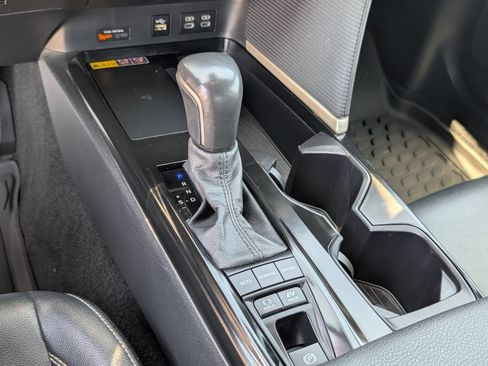 Used 2025 Toyota Camry SE FWD image 16