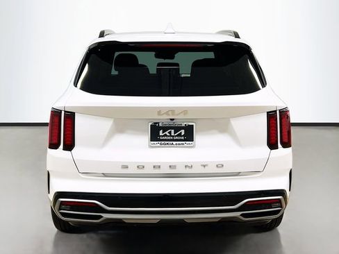 Certified 2022 Kia Sorento S w/ Panoramic Sunroof Package image 6