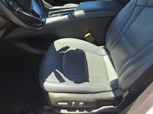 Used 2023 Buick Enclave Essence AWD/4WD image 4