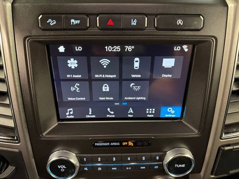 Used 2019 Ford Expedition XLT w/ Equipment Group 202A AWD/4WD image 10