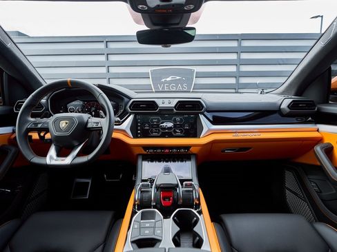 Used 2025 Lamborghini Urus SE image 49