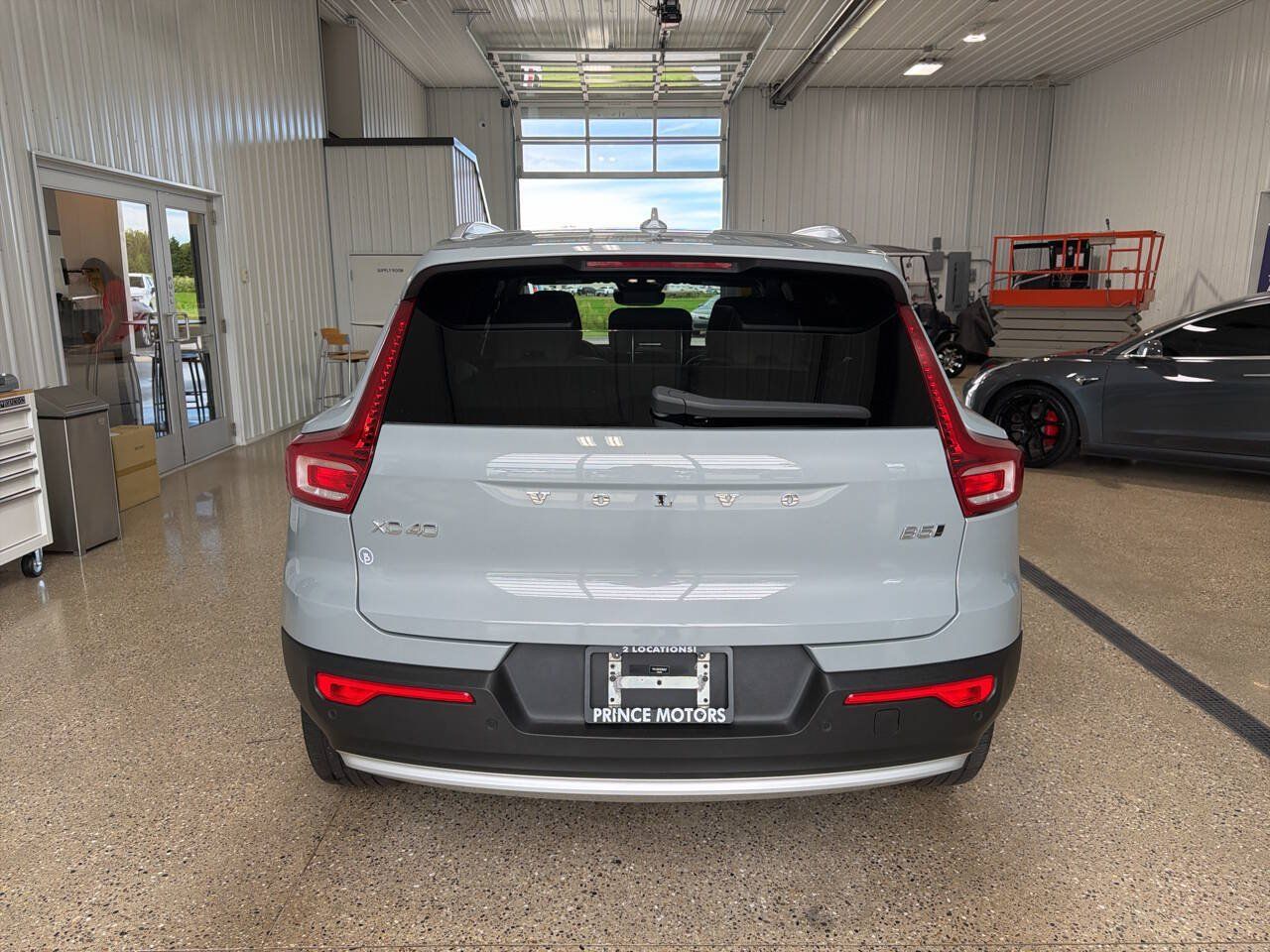 Used 2024 Volvo XC40 B5 Plus AWD/4WD image 4
