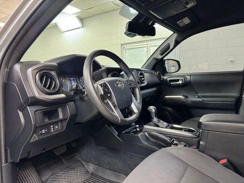Used 2018 Toyota Tacoma TRD Sport AWD/4WD image 13