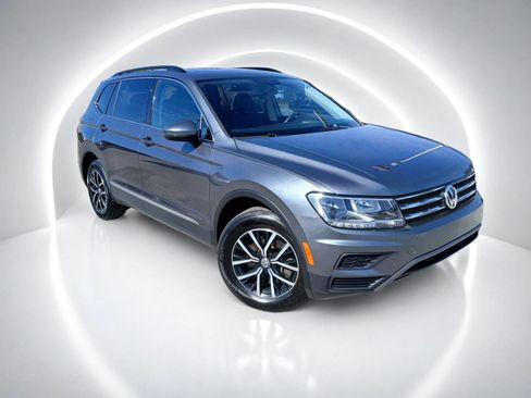 Used 2021 Volkswagen Tiguan SE w/ Panoramic Sunroof Package FWD image 1