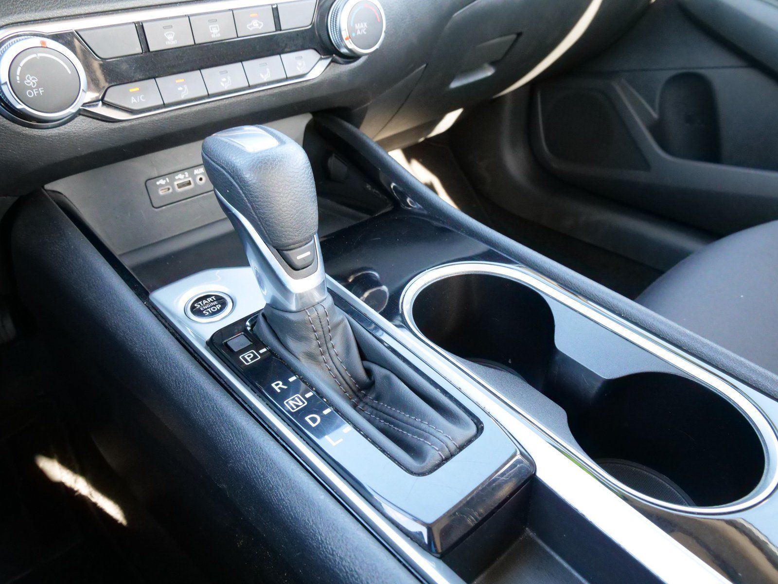 Used 2024 Nissan Altima 2.5 SV FWD image 23
