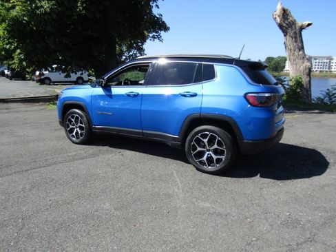 Used 2025 Jeep Compass Limited AWD/4WD image 5