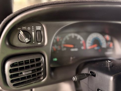 Used 2001 Dodge Ram 1500 Truck 2WD Quad Cab image 31