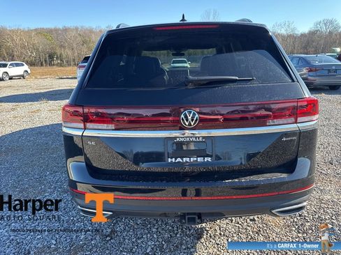 Used 2025 Volkswagen Atlas SE w/ Panoramic Sunroof Package image 4