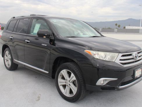 Used 2013 Toyota Highlander Limited AWD/4WD image 2