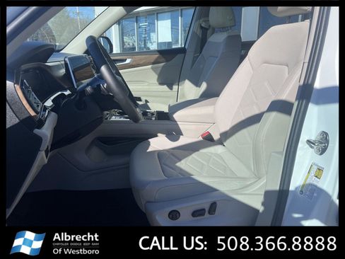 Used 2025 Volkswagen Atlas SE image 10