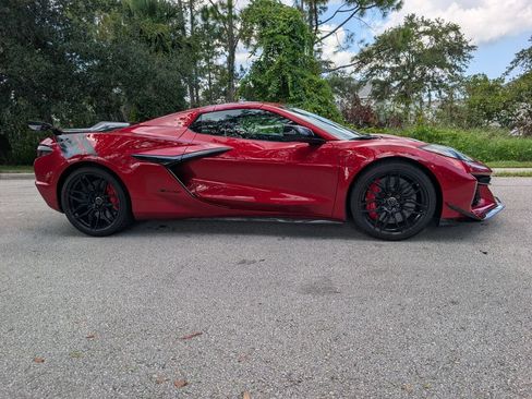 Used 2024 Chevrolet Corvette Z06 RWD image 8