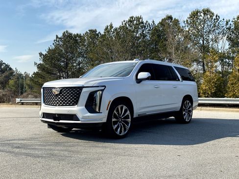 Used 2025 Cadillac Escalade ESV Premium Luxury w/ Touring Package image 13