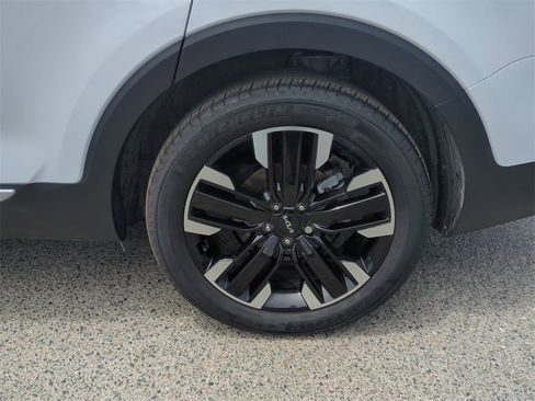 Certified 2024 Kia Telluride SX Prestige w/ Towing Package image 34