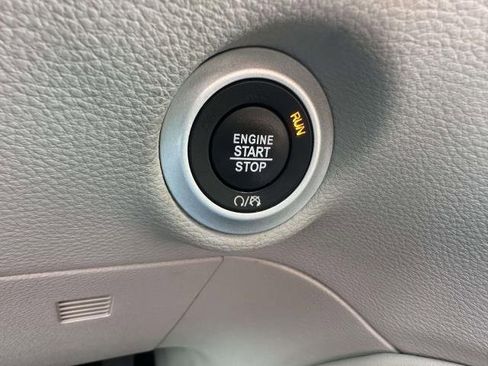 Used 2023 Chrysler Pacifica Limited image 15